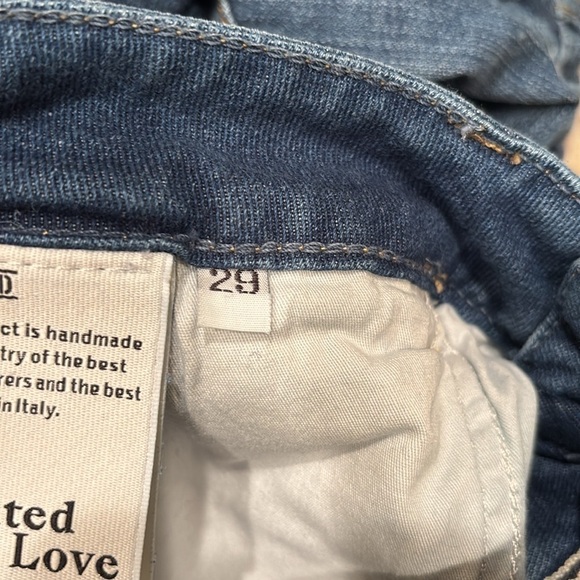 Closed woman's blue jeans made in Italy with orangic cotton. - Picture 12 of 15